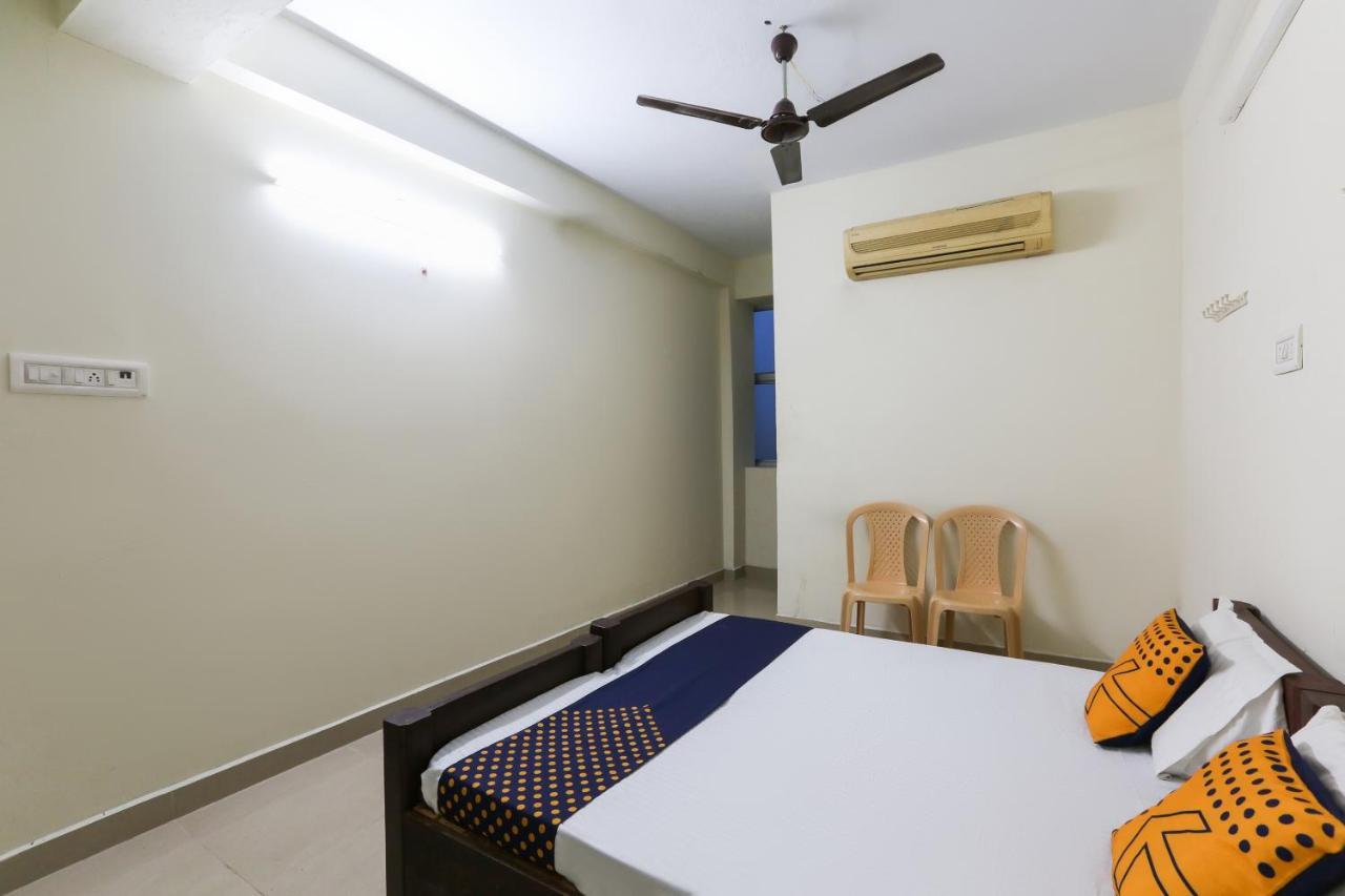 Spot On 63050 Kag Rooms Gūduvāncheri Eksteriør billede